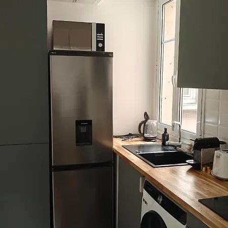 Charming 2-room Refurbished Apartment Chaville